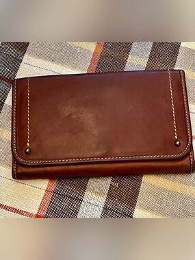 Classic Brown Leather Women's Wallet with Contrast Stitching